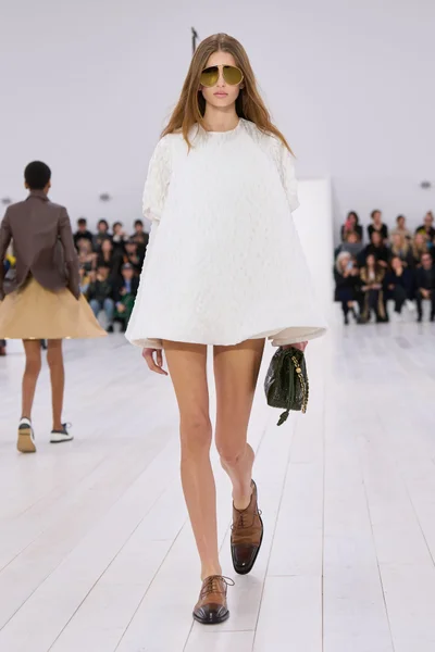Look 24
